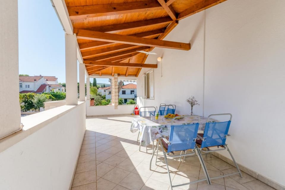 Apartment Mia-Three Bedroom Apartment with Sea View Terrace Apartment in Split-Dalmatia County