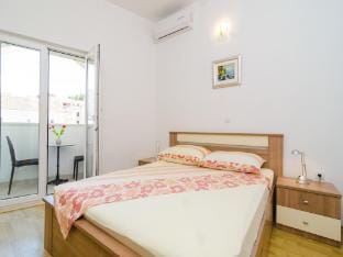 Apartments amp Rooms Barisic - Double Room with Balcony and City View Second Floor Soba 15 Apartment in Dubrovnik-Neretva County