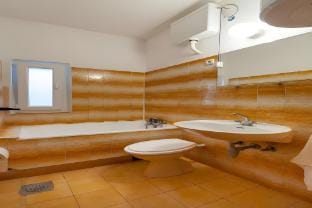 Apartments Nena ST - Standard One Bedroom Apartment with Balcony and Sea View A2 Apartment in Split-Dalmatia County