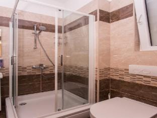 Apartments Villa Ari - Superior Three Bedroom Apartment with Balcony and Sea View First Floor Apartment in Dubrovnik