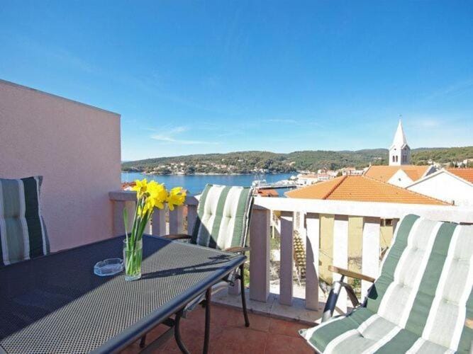 Apartments Villa Rose - Standard Studio with Sea View  and shared Terrace A2 bijeli Apartment in Split-Dalmatia County