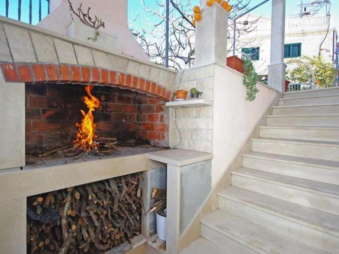 Apartments Villa Rose - Standard Studio with Sea View  and shared Terrace A2 bijeli Apartment in Split-Dalmatia County