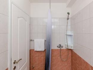 Color Apartments - Standard One-Bedroom Apartment with Terrace and Partial Sea View Red Apartment in Mlini