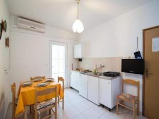 Apartments Boguvila - Two-Bedroom Family Apartment with Terrace A2 - ST Apartment in Split-Dalmatia County