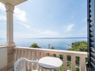 Apartments Neva- Two Bedroom Apartment with Balcony 4R Apartment in Selca, Brač