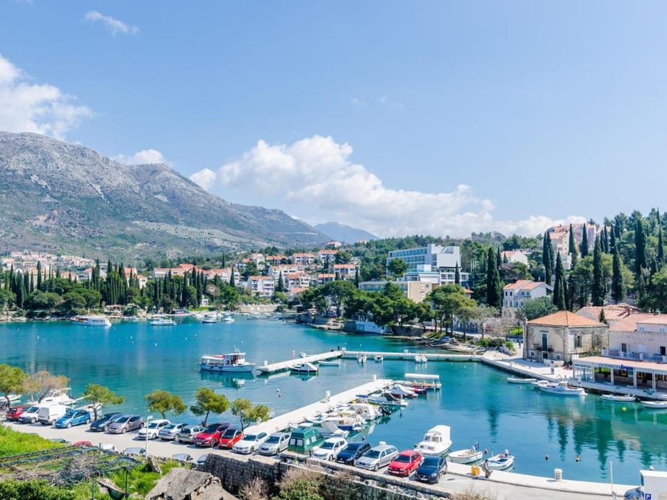 Apartments  Rooms Mihajica- Two Bedroom Apartment with Balcony and Sea View Apartment in Cavtat