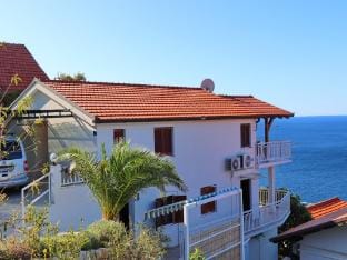 Seaside Apartments Hrkac - Standard One Bedroom Apartment with Terrace and Sea View 2 Apartment in Dubrovnik-Neretva County