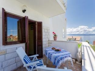 Apartments Sunrise  Duilovo  -Three Bedroom Apartment with Sea View  Terrace Apartment in Split