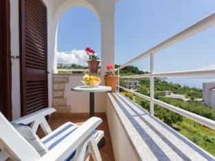 Apartments Sunrise  Duilovo  -Three Bedroom Apartment with Sea View  Terrace Apartment in Split
