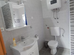 Apartments Mimose - Two Bedroom Apartment with Terrace and Sea View  Lile Apartment in Split-Dalmatia County