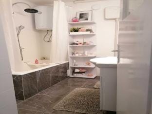 Apartment Jamblip - Two Bedroom Apartment with Balcony Apartment in Split