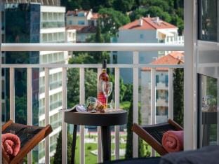 Apartment Marilyn - Two Bedroom Apartment with Terrace and Partial Sea View Apartment in Dubrovnik