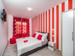 Apartments  Rooms Sunshine Home - Double Room  Red Apartment in Dubrovnik-Neretva County