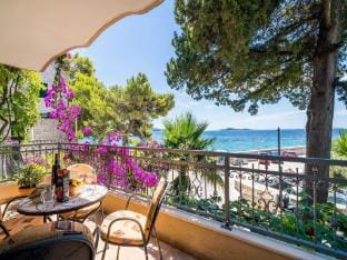 Apartment Villa Palma- Two Bedroom Apartment with Terrace and Sea View  Apartman 4 Apartment in Mlini