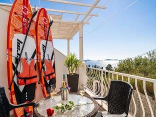 Apartments Blazevic - Comfort Two Bedroom Apt with Hot Tub and Sea View Apartment in Mlini
