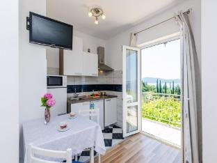 Apartments Cypress Sea Cove - Premium Studio Apartment with Balcony and Sea View A2 Apartment in Dubrovnik-Neretva County