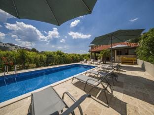 Villa Dvori Viskovi-Seven Bedroom Villa with Swimming Pool Villa in Podstrana