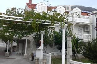 Apartments and Room Katja - Double Room Apartment in Dubrovnik-Neretva County