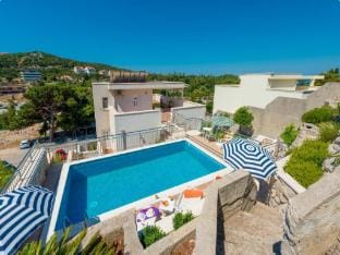 Villa Borna Apartments - Deluxe Two Bedroom Apartment with Terrace and Sea View - br. 7 Apartment in Dubrovnik