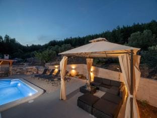 Stone House Prapatna-Two Bedroom Holiday Home with Swimming Pool Vacation rental in Dubrovnik-Neretva County