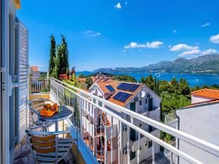 Castelletto - Superior Double Room with Balcony and Airport Transfer Apartment in Cavtat