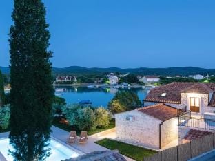Holiday Home Loviste-Three Bedroom Holiday Home with Pool and  Sea View Vacation rental in Dubrovnik-Neretva County