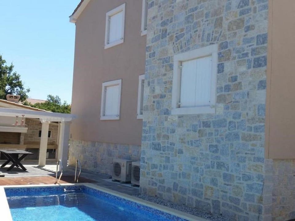 Apartments Villa Rustica ST - Two-Bedroom Apartment with Balcony and Shared Pool 1. kat Apartment in Biograd na Moru
