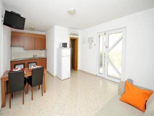 Apartments Villa Moonlight - One Bedroom Apartment with Large Terrace Classic Apartment in Okrug Gornji