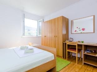 Apartment  Rooms Mazdin - Triple Room with Mountain View  Soba Standard Apartment in Dubrovnik-Neretva County
