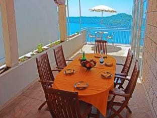Apartments Sipa - Superior Two Bedroom Apartment with Balcony and Sea View Apartman F Apartment in Dubrovnik