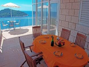 Apartments Sipa - Superior Two Bedroom Apartment with Balcony and Sea View Apartman F Apartment in Dubrovnik