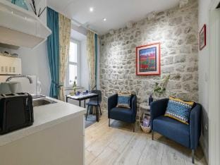 L  L Old Town Apartments - Studio Apartment  Lacroma Apartment in Dubrovnik
