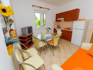 Apartments Ivana TR - One Bedroom Apartment with Terrace A3 Apartment in Trogir