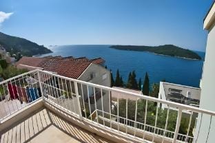 Apartments Sipa - Premium Two Bedroom Apartment with Balcony and Sea View Apartman A Apartment in Dubrovnik