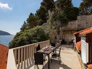 Apartments Odin - One-Bedroom Apartment with Terrace and Sea View - 4 Apartment in Dubrovnik