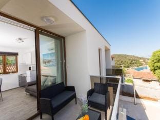 Villa LA-Comfort One Bedroom Apartment with Sea View Terrace 3 Apartment in Split-Dalmatia County