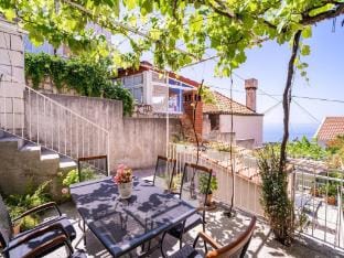 Apartments Stella - Three-Bedroom Apartment with Balcony and Terrace Apartment in Dubrovnik