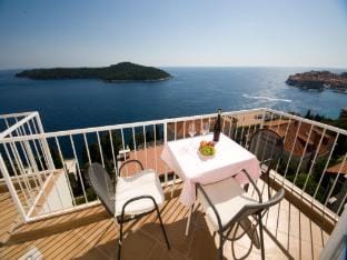 Apartments Sipa - Premium One Bedroom Apartment with Balcony and Sea View Apartman E Apartment in Dubrovnik