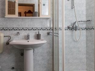 Apartment Vukic - Studio Apartment with Terrace and Garden View Apartment in Dubrovnik