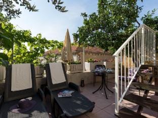 Apartment Vukic - Studio Apartment with Terrace and Garden View Apartment in Dubrovnik