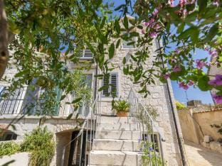 Holiday home Skrika -Three Bedroom Home with heated Pool and Jacuzzi Vacation rental in Split-Dalmatia County