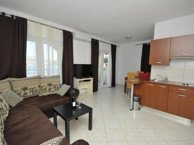 Apartments Villa Moonlight - One Bedroom Apartment with Sea View Terrace and Balcony Mia Apartment in Okrug Gornji