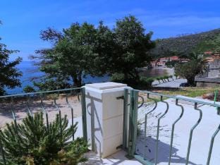 Apartments Seafront Silence - Studio Apartment with Terrace and Sea View Apartment in Dubrovnik-Neretva County