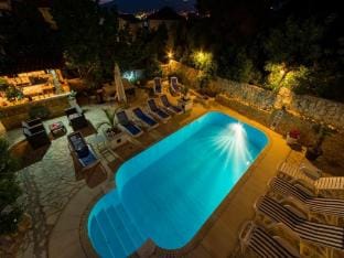 Villa Stil - Two Bedroom Apartment with Balcony and Sea View 203 President Apartment in Okrug Gornji