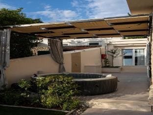 Apartments aMare - Three Bedroom Apartment with Terrace and Jacuzzi Apartment in Dubrovnik