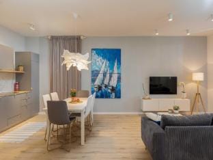 Apartments aMare - Three Bedroom Apartment with Terrace and Jacuzzi Apartment in Dubrovnik