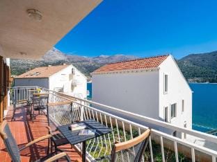 Apartment Bobic- Three Bedroom Apartment with Balcony and Sea View Apartment in Dubrovnik-Neretva County