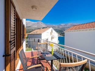 Apartment Bobic- Three Bedroom Apartment with Balcony and Sea View Apartment in Dubrovnik-Neretva County