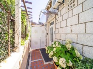Rooms Nina - Double room with Sea View and shared terrace - 3 Apartment in Dubrovnik