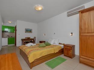 Apartments Villa Juric - Studio Apartment with Balcony - 2 Apartment in Baška Voda